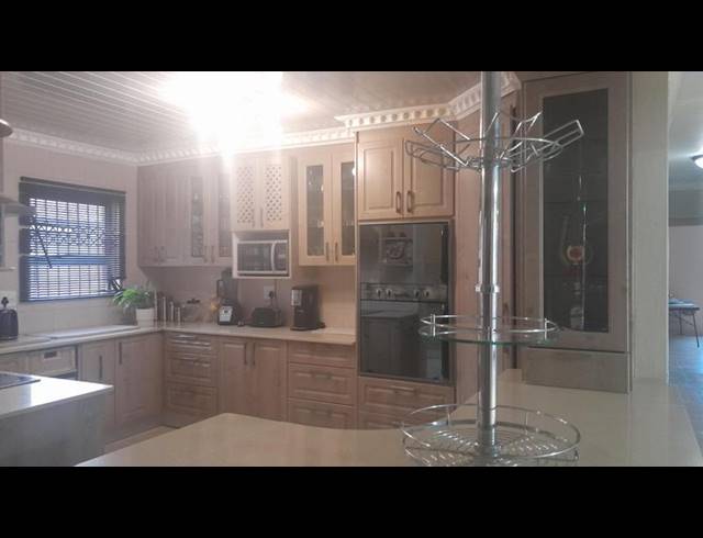 5 BEDROOM HOUSE FOR SALE IN SERALA VIEW